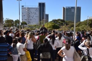 O diretor Newton Batista fecha com a categoria os valores a serem cobrados por plantões