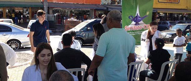 Sindate participa de ação social na feira de Ceilândia