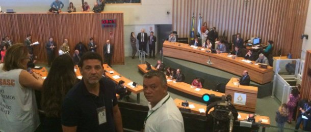 CLDF autoriza GDF a pagar salários usando superávit do Iprev