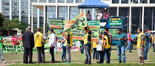 NOMEAÇÕES JÁ: Governador divulga cronograma de nomeações após ato dos concursados