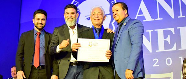 Presidente do Sindate-DF é homenageado com prêmio Anna Nery de Enfermagem