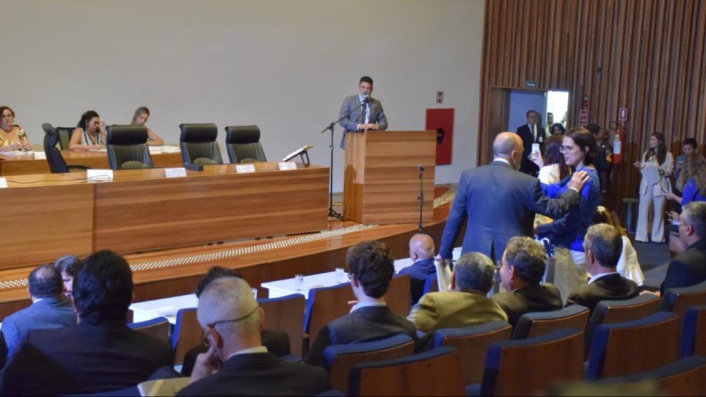 Câmara derruba veto que proibia folga compensatória para servidores da Saúde