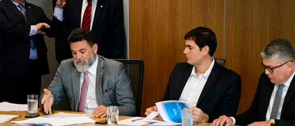 Presidente do IGESDF tira dúvidas de deputados distritais