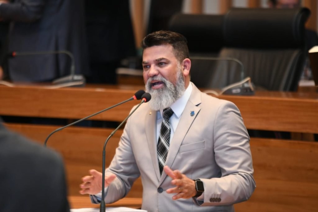 Projeto de Lei de Jorge Vianna prevê contratação de técnicos em enfermagem em unidades de ensino