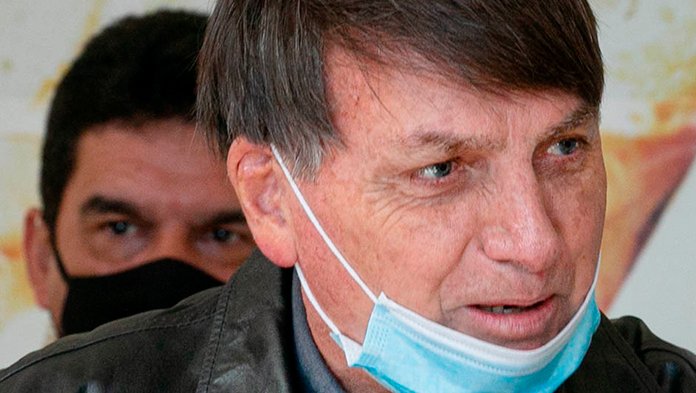 Bolsonaro veta indenização para profissional incapacitado por Covid-19
