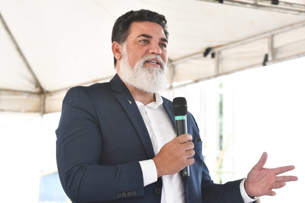 Após articulações do deputado Jorge Vianna, PDPAS é alterado e aumenta a autonomia de compras na SES